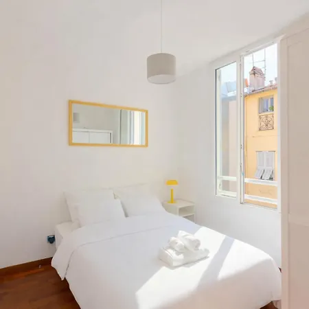 Carre D'or - Spacieux & Calme - Ac Apartment *